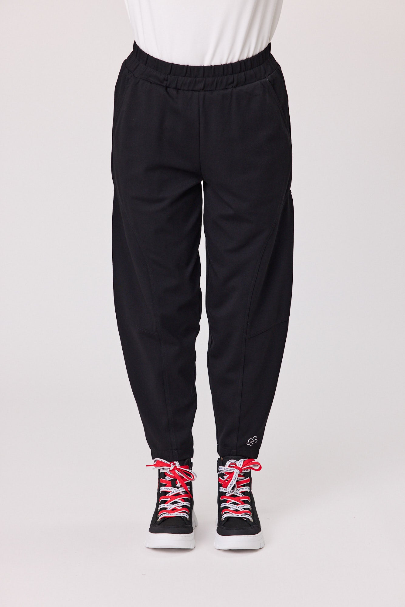 Daisy Barrel Pant - Black Daisy