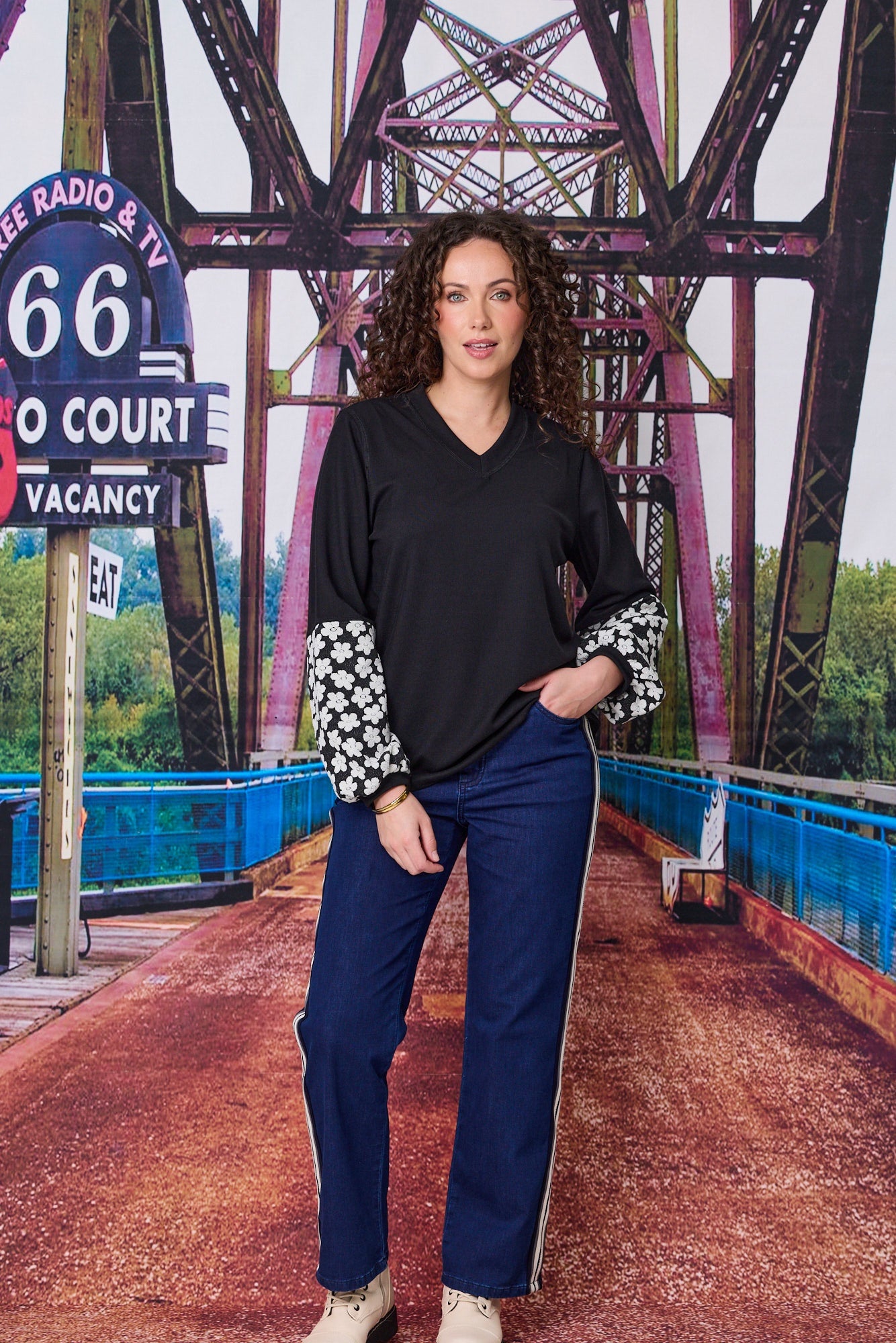 Daisy Print Sleeve Top - Black/White