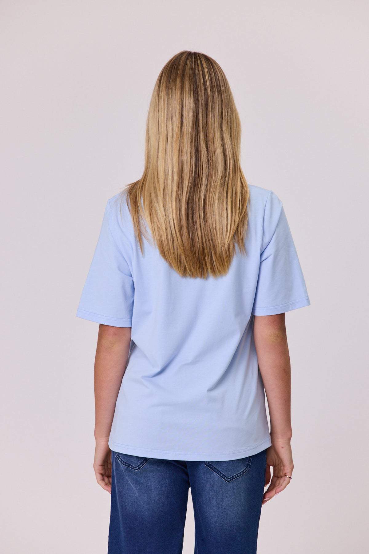 T-Shirt & Brooch - Pale Blue