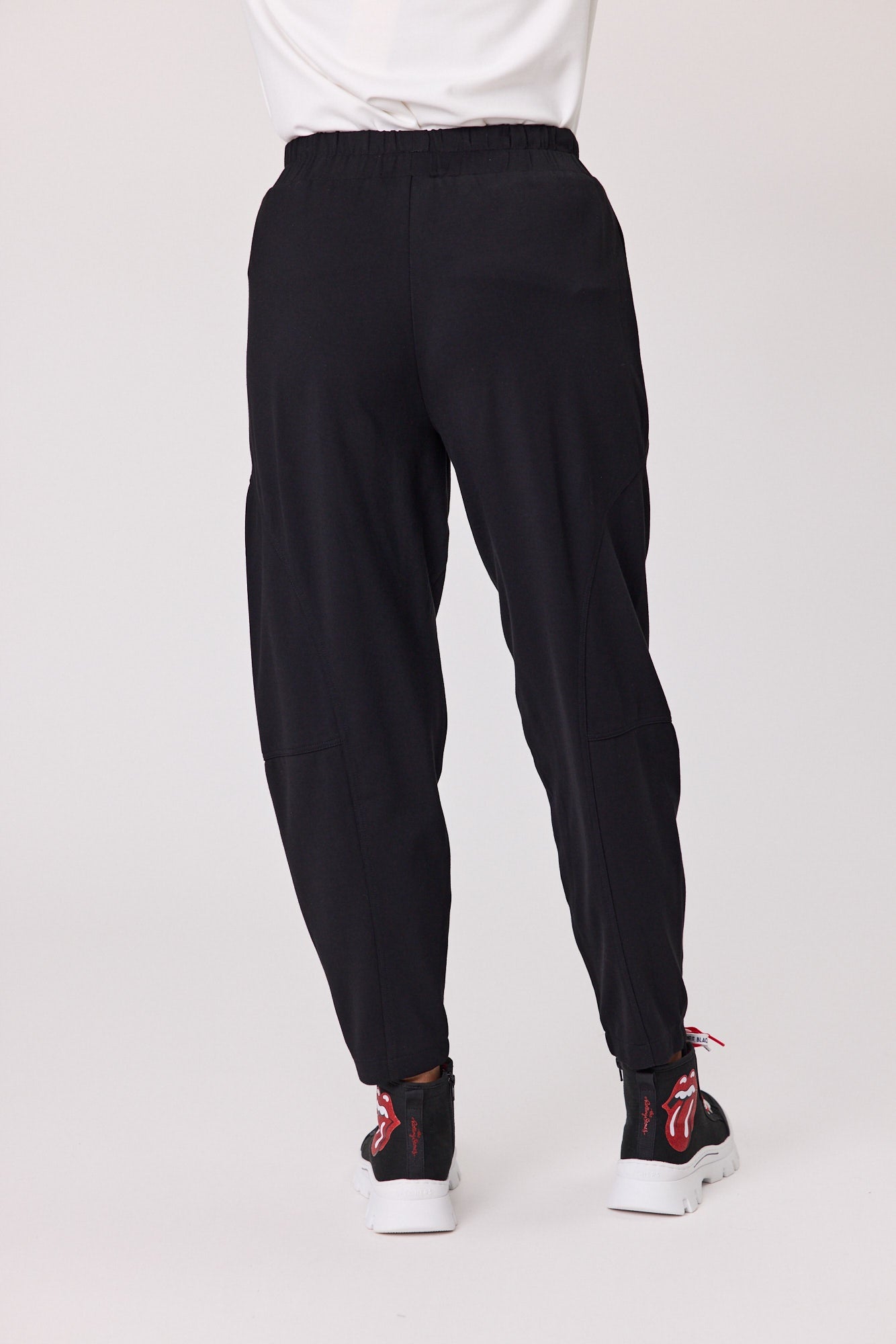 Daisy Barrel Pant - Black Daisy