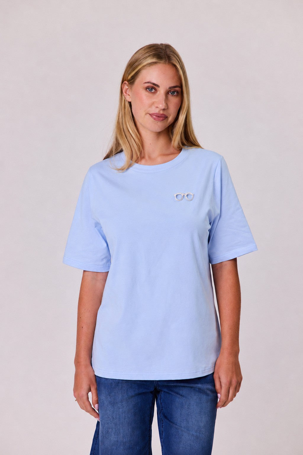 T-Shirt & Brooch - Pale Blue