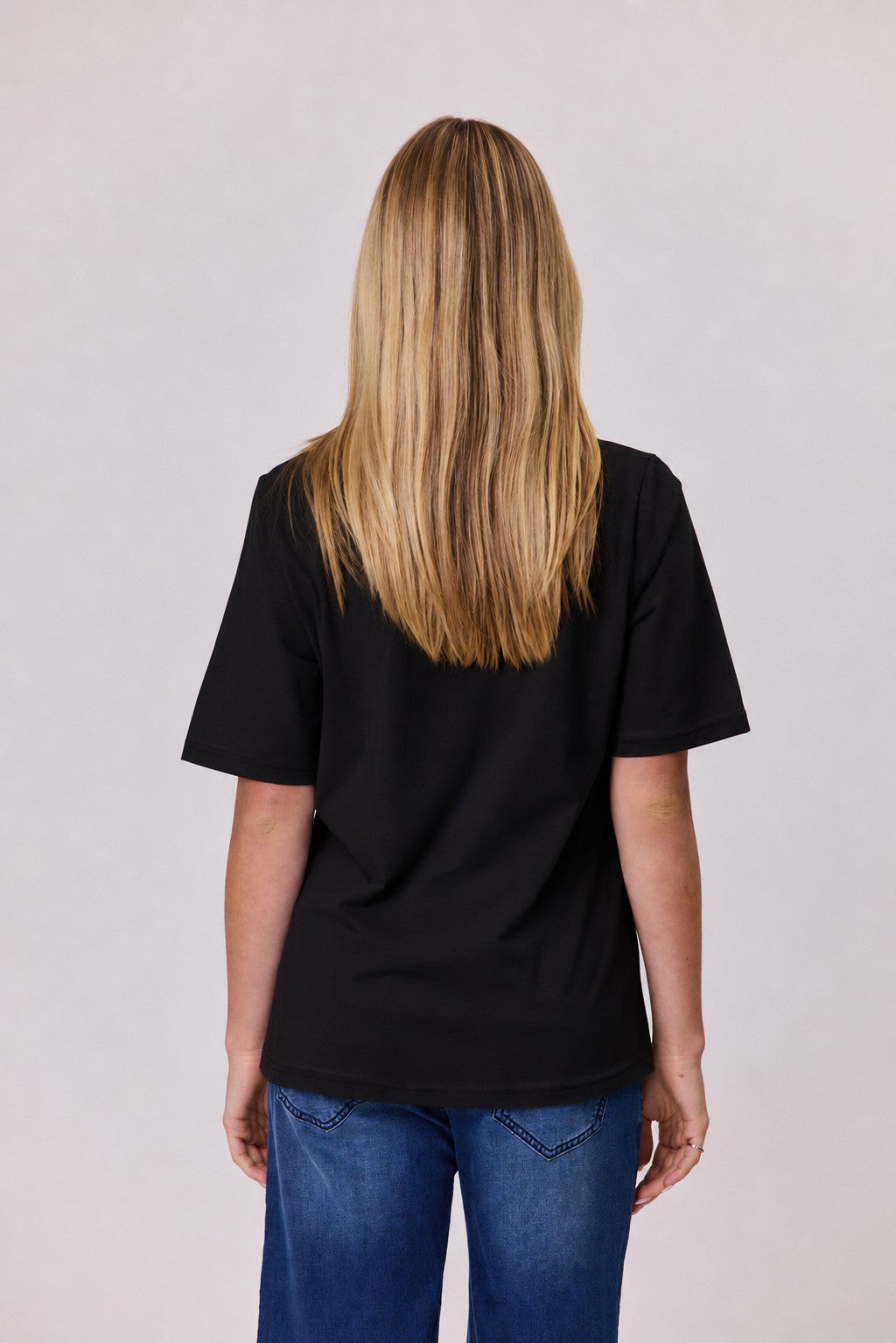 T-Shirt & Brooch - Black