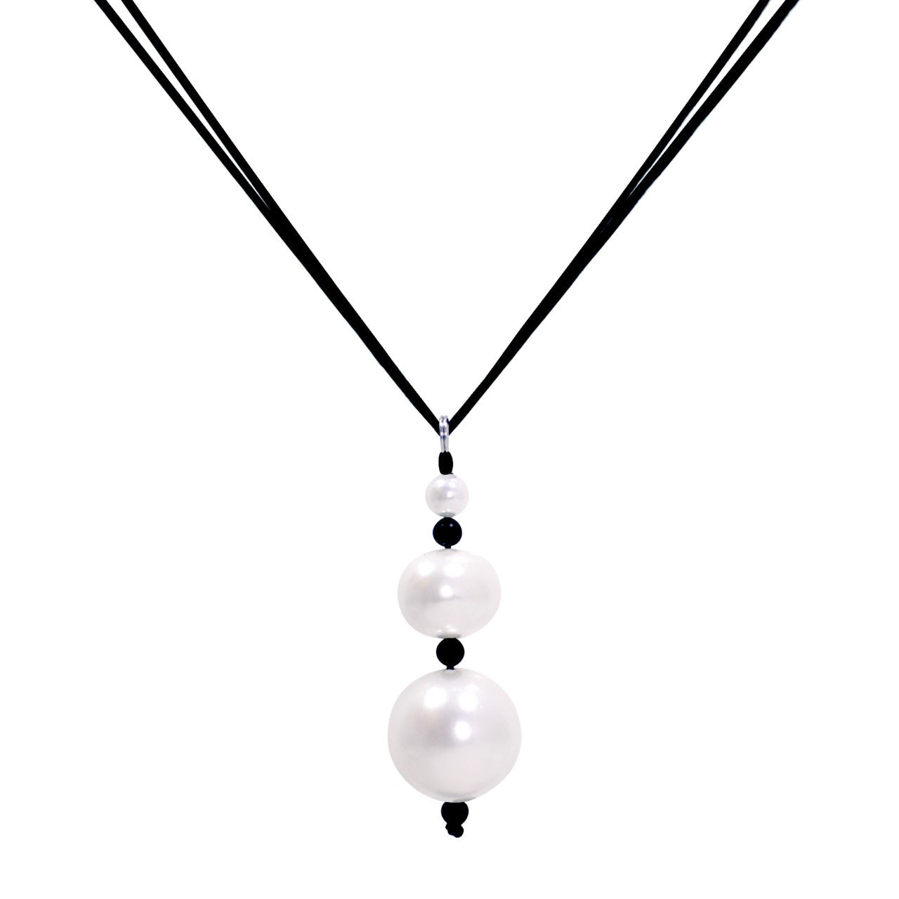 Perle Black and White Shell Pearl Earrings.