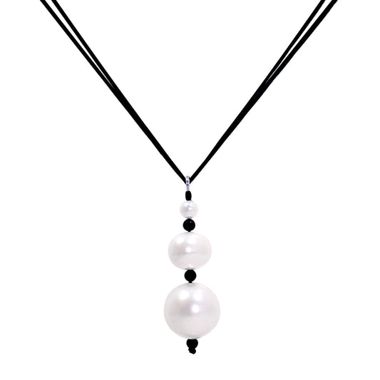 Perle Black and White Shell Pearl Earrings.