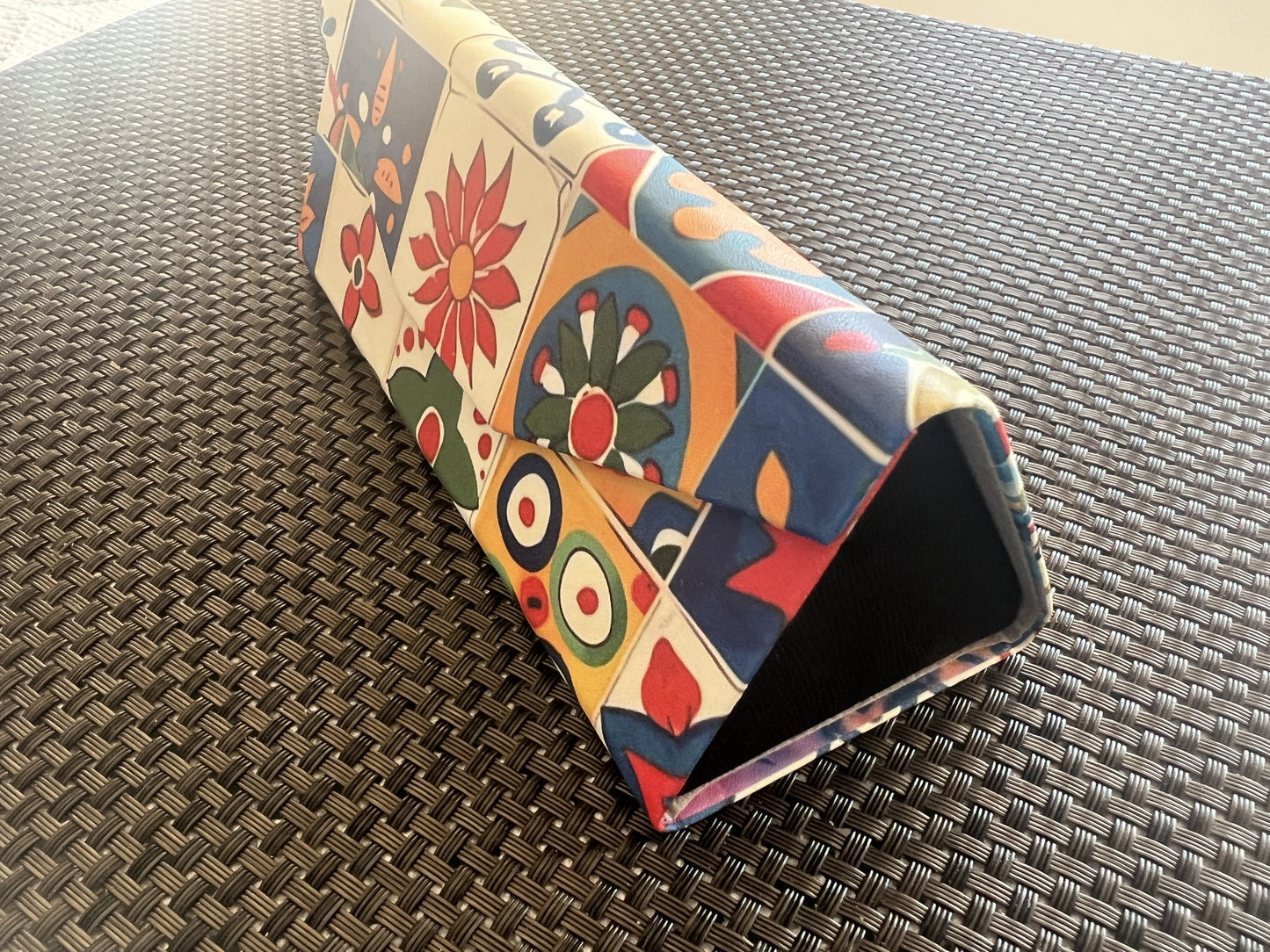 GIO -Fold-Away Glasses Case